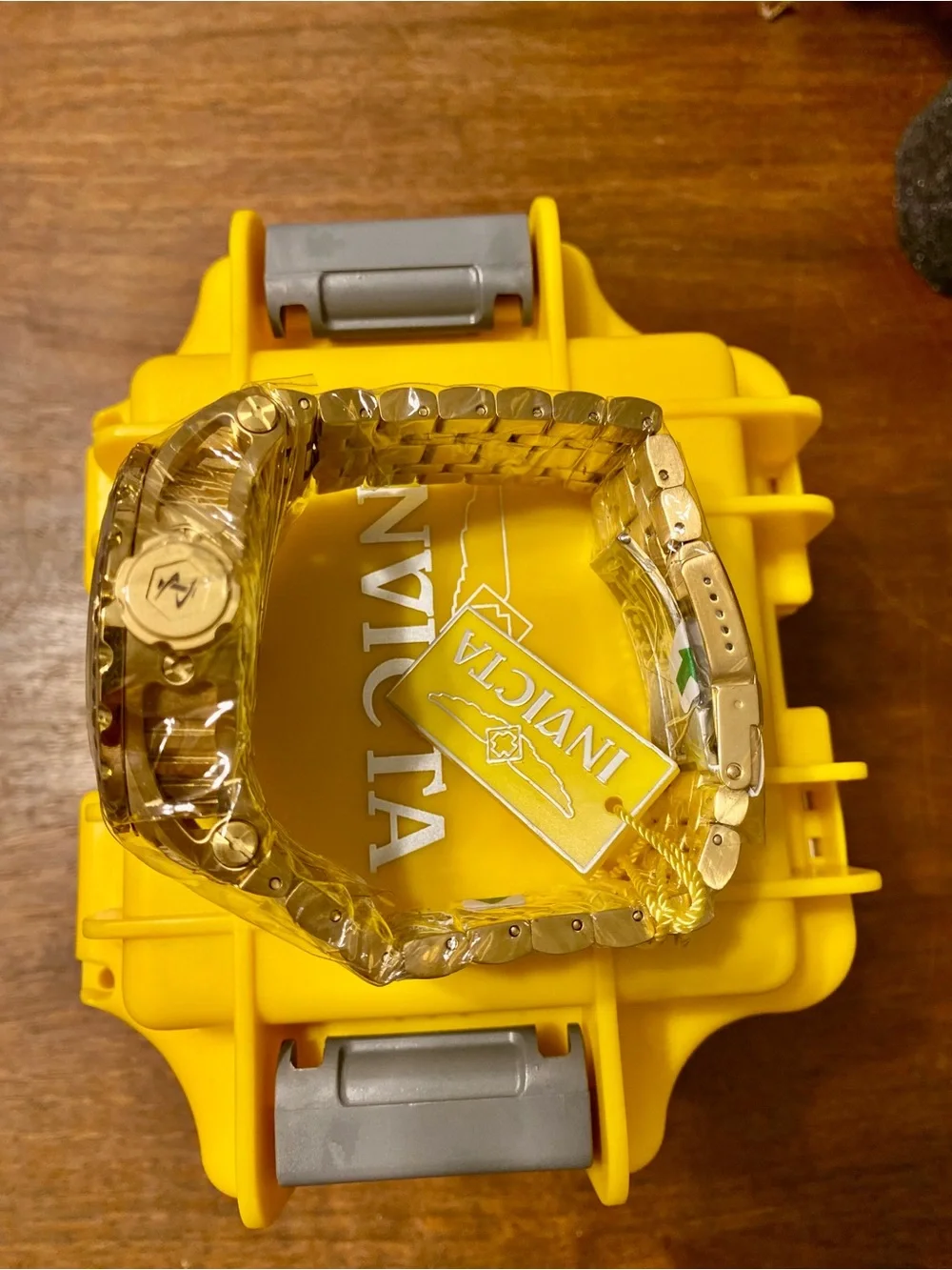 Invicta Men's reserve Subaqua specialty automatic watch. No battery required.